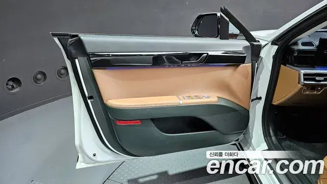 Hyundai Grandeur Hybrid 2023 — Photo 6/32