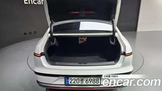 Hyundai Grandeur Hybrid 2023 — Photo 22/32