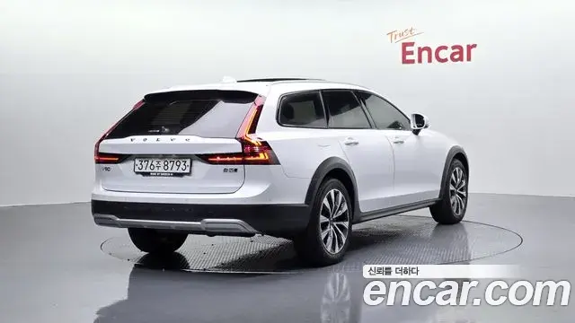 Volvo V90 Cross Country 2021 — Фото 1/20