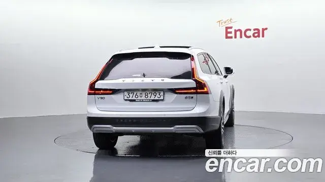 Volvo V90 Cross Country 2021 — Фото 3/20