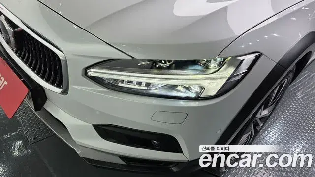 Volvo V90 Cross Country 2021 — ფოტო 18/34