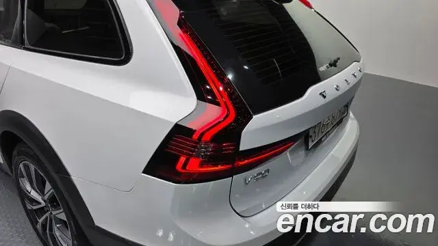 Volvo V90 Cross Country 2021 — ფოტო 2/34