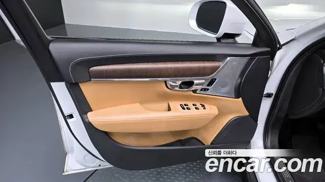 Volvo V90 Cross Country 2021 — ფოტო 30/34
