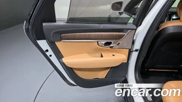 Volvo V90 Cross Country 2021 — ფოტო 19/34