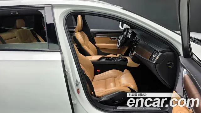 Volvo V90 Cross Country 2021 — ფოტო 11/34