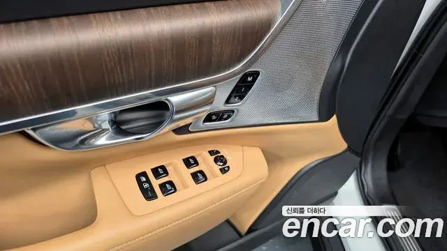 Volvo V90 Cross Country 2021 — ფოტო 16/34