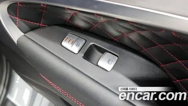 Genesis G70 2018 — ფოტო 24/32