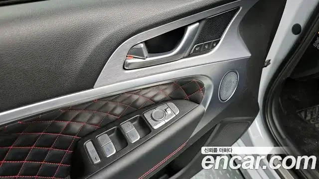 Genesis G70 2018 — ფოტო 21/32