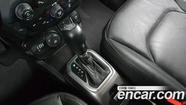Jeep Renegade 2019 — ფოტო 9/35