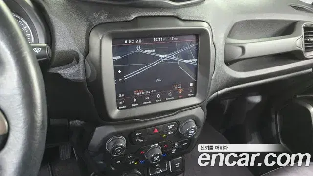 Jeep Renegade 2019 — ფოტო 33/35