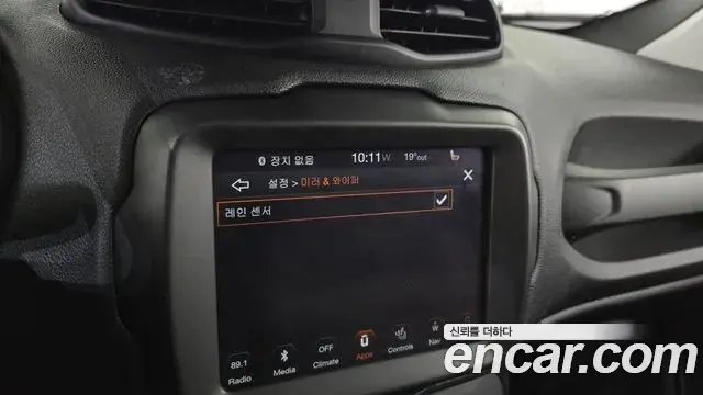 Jeep Renegade 2019 — ფოტო 21/35