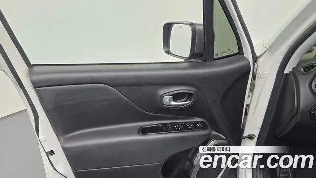 Jeep Renegade 2019 — ფოტო 25/35