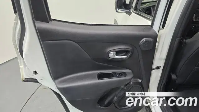 Jeep Renegade 2019 — ფოტო 8/35