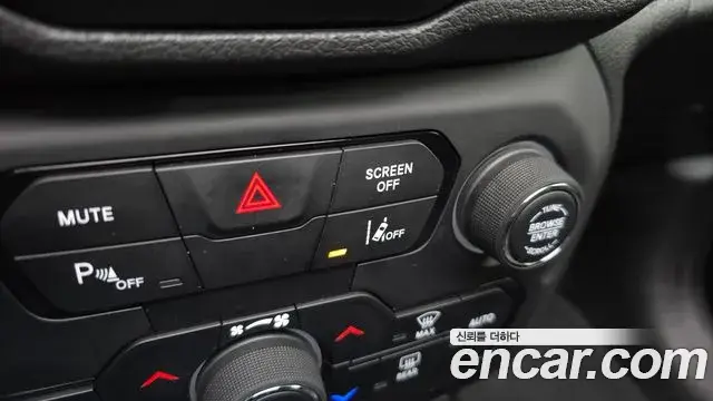 Jeep Renegade 2019 — ფოტო 16/35