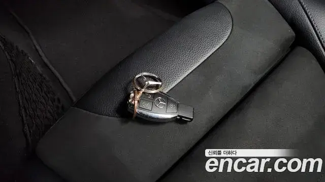 Mercedes-Benz GLC-Class 2019 — Photo 20/20