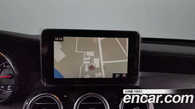 Mercedes-Benz GLC-Class 2019 — Photo 8/20