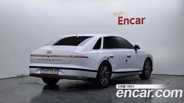 Hyundai Grandeur 2023 — Фото 2/20