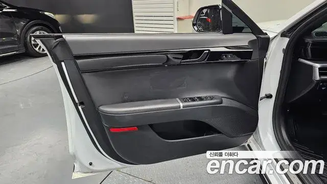 Hyundai Grandeur Hybrid 2023 — Photo 18/31
