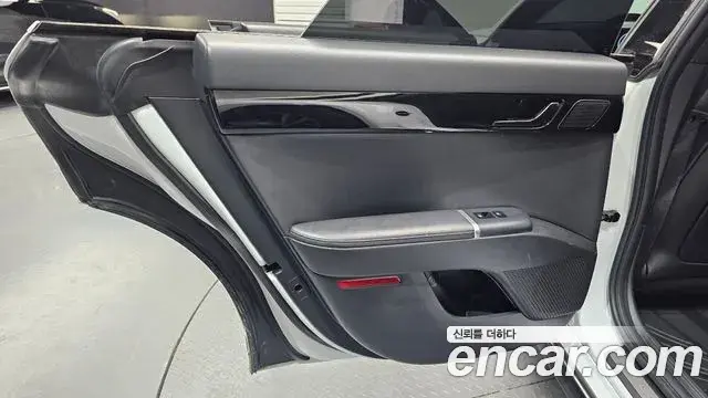 Hyundai Grandeur Hybrid 2023 — Photo 1/31