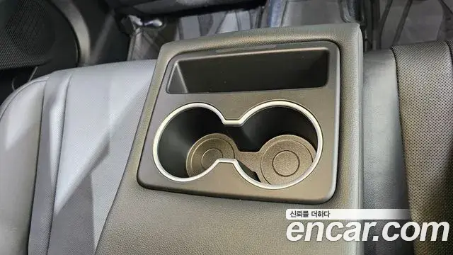 Hyundai Grandeur Hybrid 2023 — Photo 26/31