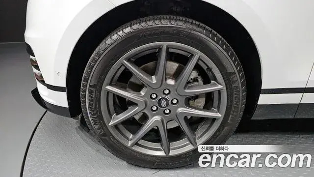 Land Rover Range Rover Velar 2022 — Şəkil 23/30