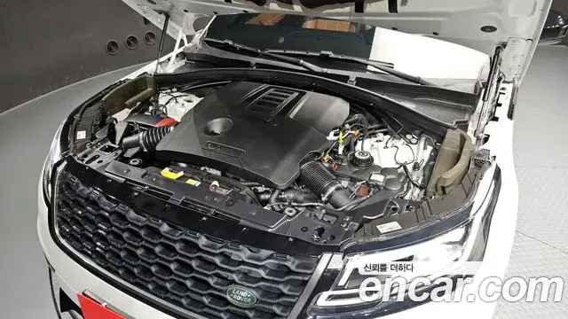 Land Rover Range Rover Velar 2022 — Şəkil 28/30