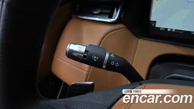 Land Rover Range Rover Velar 2022 — Şəkil 17/30