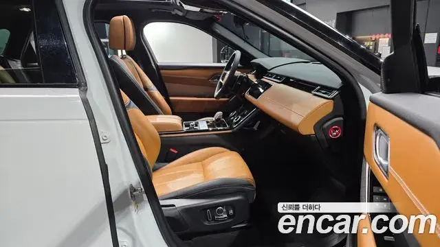 Land Rover Range Rover Velar 2022 — Şəkil 24/30
