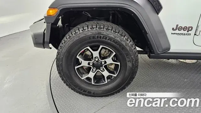 Jeep Wrangler 2021 — Şəkil 9/30