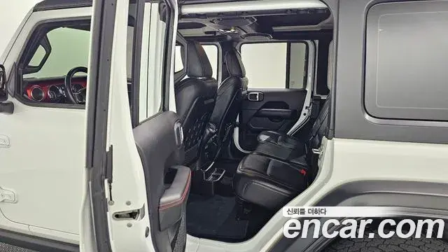 Jeep Wrangler 2021 — Şəkil 26/30