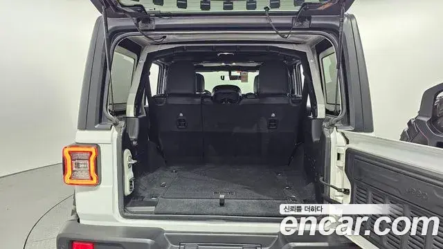 Jeep Wrangler 2021 — Şəkil 24/30