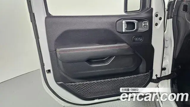 Jeep Wrangler 2021 — Şəkil 8/30