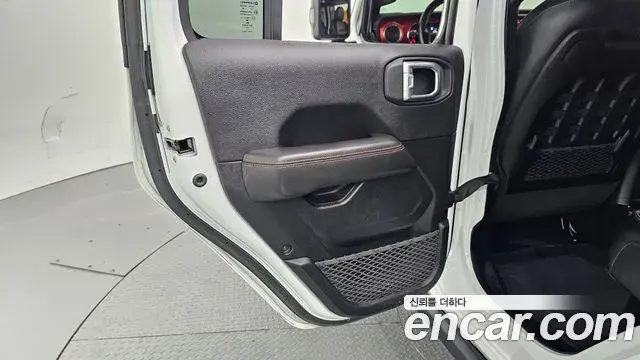 Jeep Wrangler 2021 — Şəkil 18/30