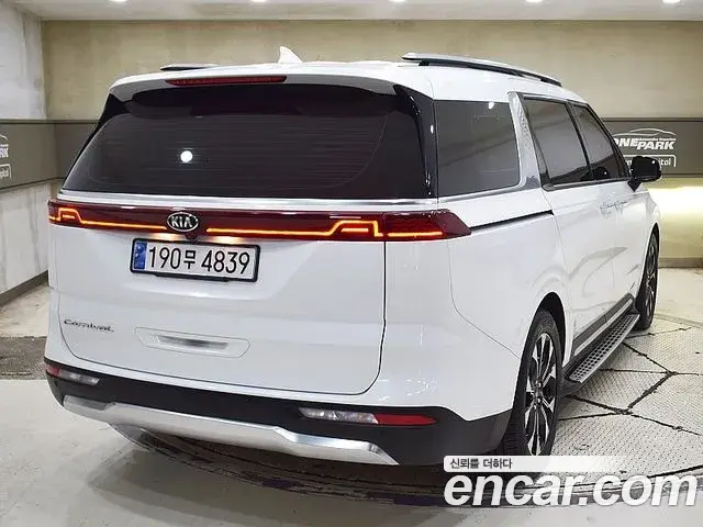Kia Carnival 2021 — Şəkil 15/20