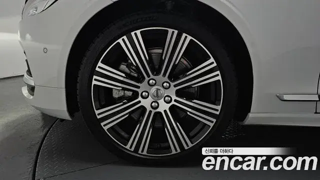 Volvo S90 2024 — Şəkil 33/38