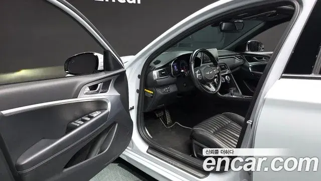 Genesis G70 2018 — Photo 12/20