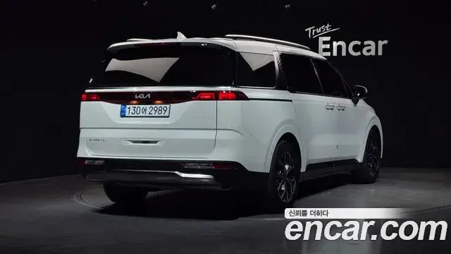 Kia Carnival 2023 — Photo 2/20