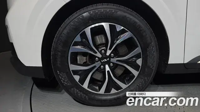 Kia Carnival 2023 — Photo 5/20