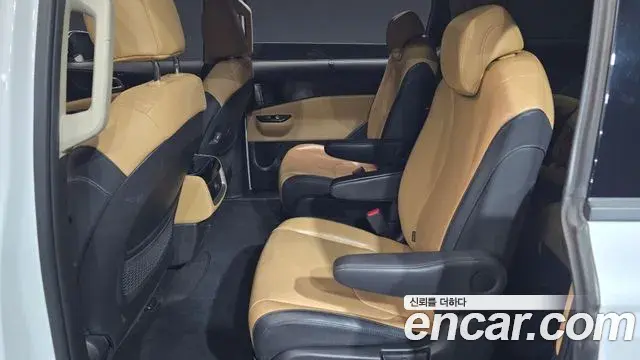 Kia Carnival 2023 — Photo 11/20