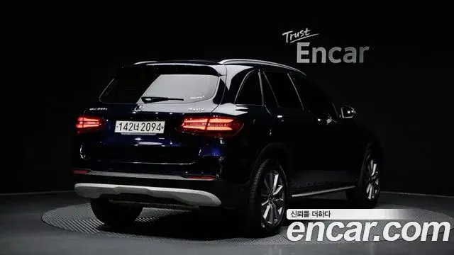 Mercedes-Benz GLC-Class 2018 — Şəkil 9/30