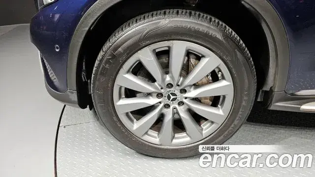 Mercedes-Benz GLC-Class 2018 — Şəkil 16/30