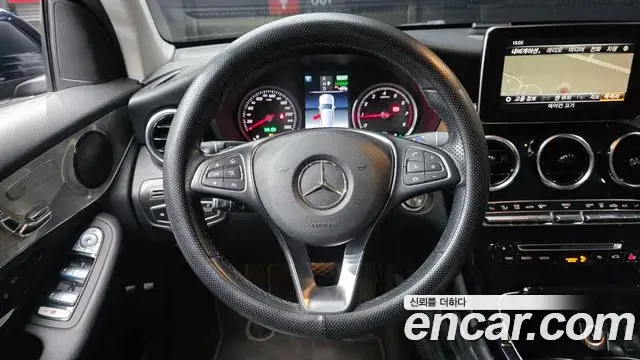 Mercedes-Benz GLC-Class 2018 — Şəkil 27/30