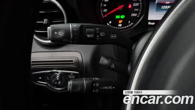 Mercedes-Benz GLC-Class 2018 — Şəkil 4/30