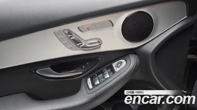 Mercedes-Benz GLC-Class 2018 — Şəkil 10/30