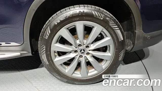 Mercedes-Benz GLC-Class 2018 — Şəkil 17/30