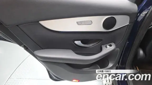Mercedes-Benz GLC-Class 2018 — Şəkil 18/30