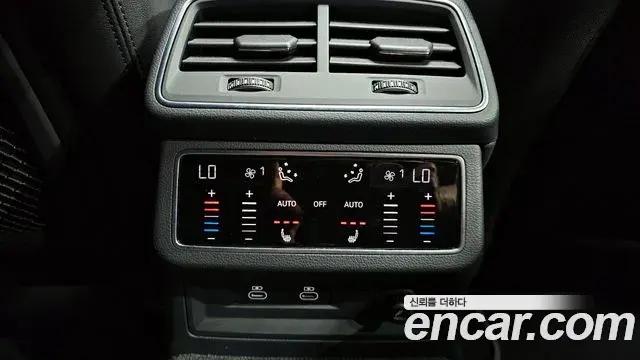 Audi A7 2022 — ფოტო 25/30