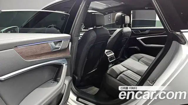 Audi A7 2022 — ფოტო 7/30