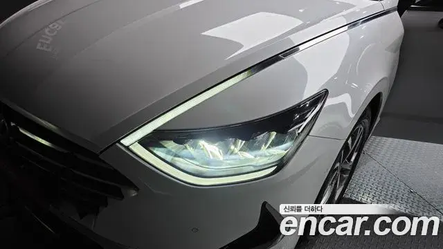 Hyundai Sonata Hybrid 2019 — Şəkil 27/33
