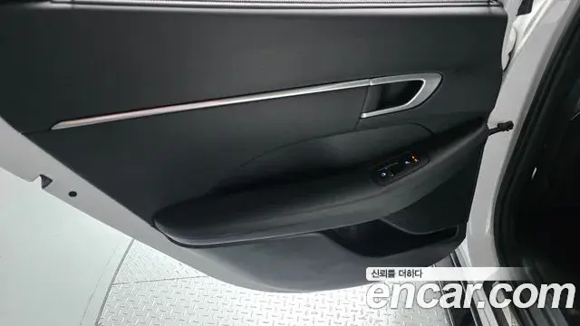 Hyundai Sonata Hybrid 2019 — Şəkil 15/33